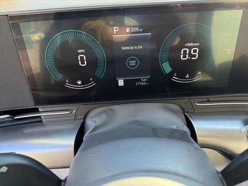 Used 2025 Hyundai Kona SEL image 5