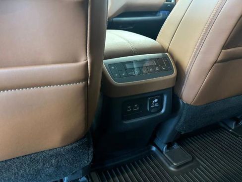 Certified 2025 Nissan Pathfinder Platinum w/ Black Appearance Package AWD/4WD image 24