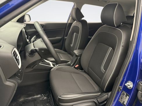 Used 2024 Hyundai Venue Limited FWD image 11