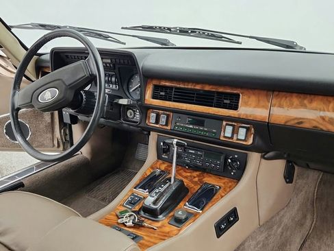 Used 1988 Jaguar XJS V12 Convertible image 29