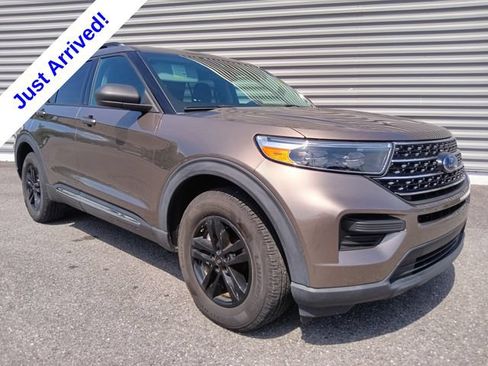 Used 2021 Ford Explorer XLT AWD/4WD image 1