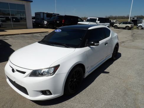 Used 2013 Scion tC FWD image 2