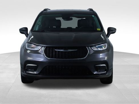 Used 2022 Chrysler Pacifica Touring-L image 7