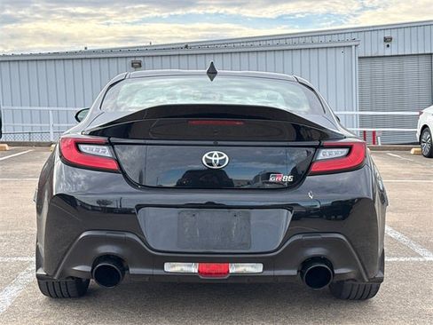 Used 2024 Toyota GR86 Premium image 8