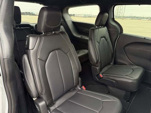 New 2026 Chrysler Pacifica Select image 21
