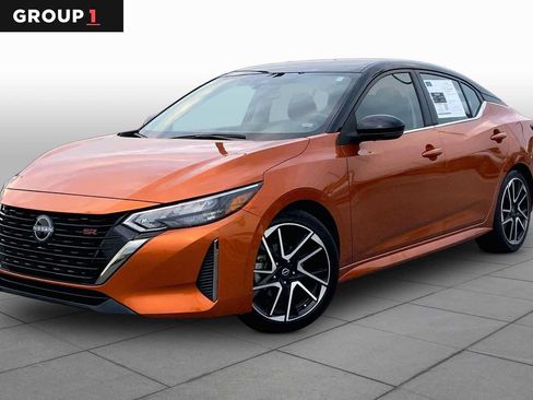 Used 2025 Nissan Sentra SR FWD image 1