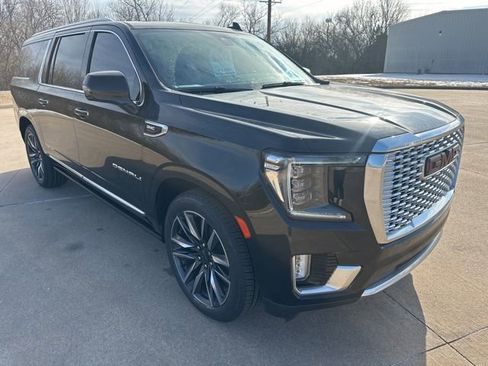Used 2022 GMC Yukon XL Denali w/ Denali Ultimate Package image 7