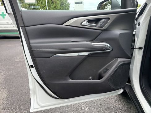 Used 2025 Chevrolet Traverse LT AWD/4WD image 14