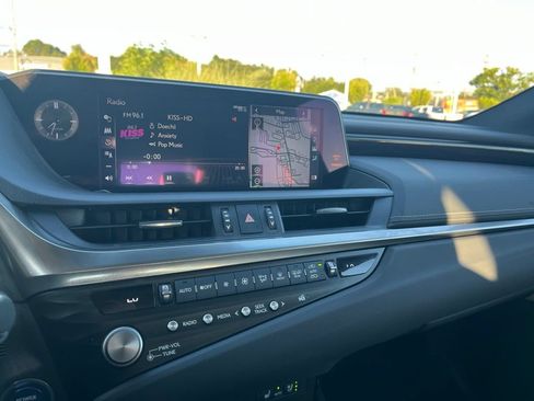 Used 2021 Lexus ES 300h w/ Premium Package FWD image 16
