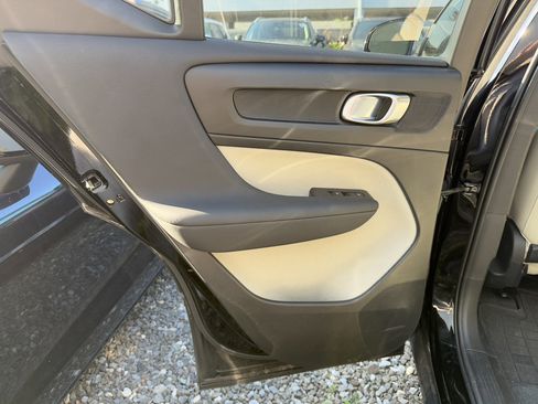 Certified 2023 Volvo XC40 B5 Plus w/ Climate Package image 27