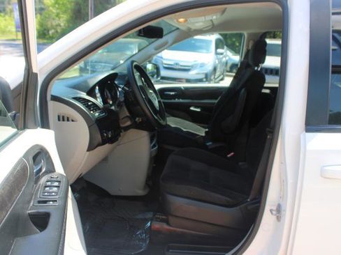 Used 2020 Dodge Grand Caravan SE FWD image 8