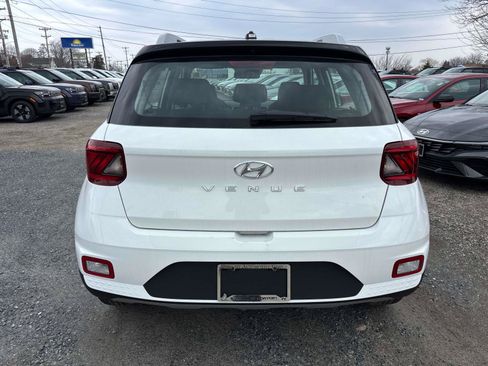 Used 2026 Hyundai Venue SEL FWD image 3