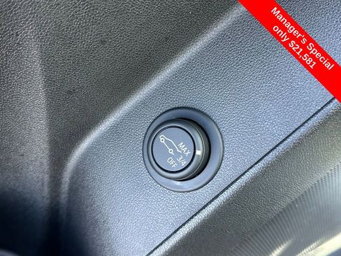 Used 2022 Chevrolet Equinox RS w/ Infotainment Package image 16