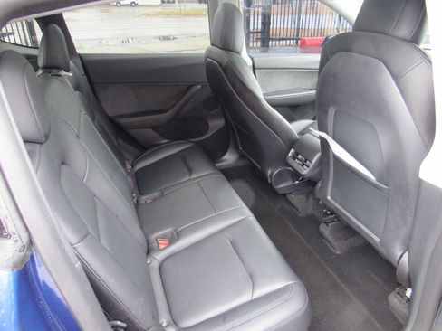 Used 2022 Tesla Model Y Long Range image 9