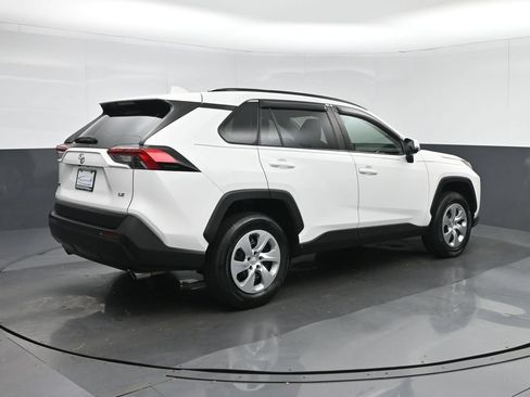 Used 2019 Toyota RAV4 LE FWD image 7