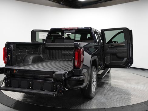 New 2026 GMC Sierra 1500 Denali w/ Denali Reserve Package image 14
