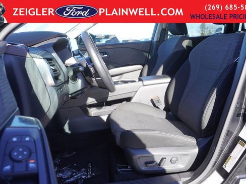 Used 2023 Nissan Rogue SV image 16