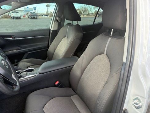 Used 2022 Toyota Camry LE image 8