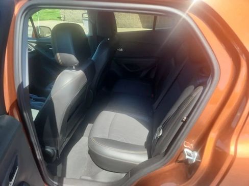 Used 2019 Chevrolet Trax LT w/ LT Convenience Package FWD image 7