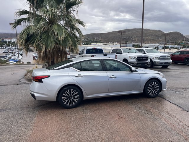Used 2023 Nissan Altima 2.5 SV FWD image 9