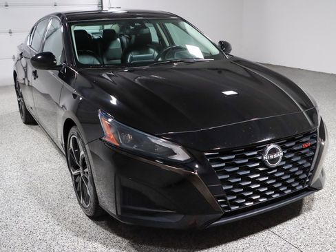 Used 2023 Nissan Altima 2.5 SR FWD image 5