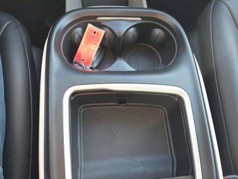 Used 2024 Chrysler Pacifica Touring-L image 15