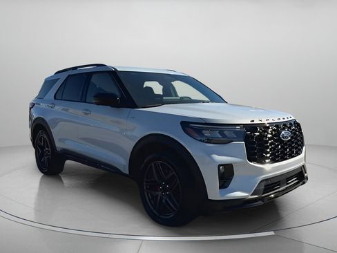 New 2026 Ford Explorer ST-Line w/ ST-Line Street Pack image 2