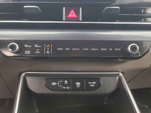 Used 2025 Kia Carnival FWD image 36