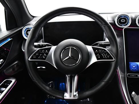 Used 2025 Mercedes-Benz GLC 300 4MATIC image 9