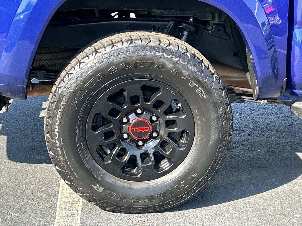 Used 2022 Toyota Tacoma SR5 RWD image 8