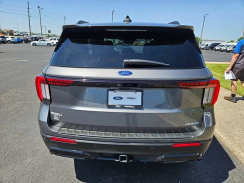 Used 2025 Ford Explorer ST-Line w/ ST-Line Street Pack AWD/4WD image 7