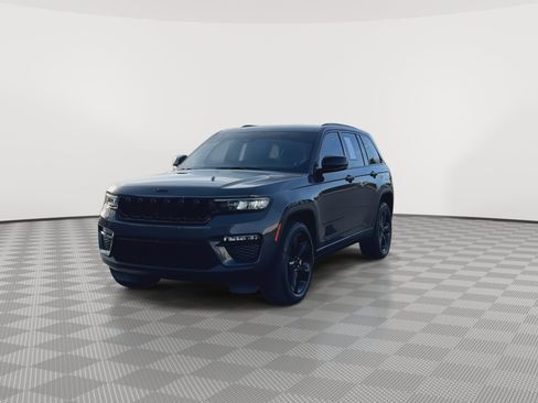 Used 2024 Jeep Grand Cherokee Limited w/ Black Appearance Package image 6