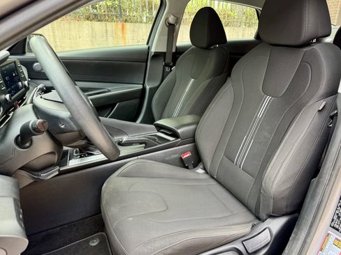 Used 2022 Hyundai Elantra SEL FWD image 11