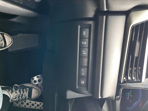 Used 2025 Toyota Camry XSE FWD image 32