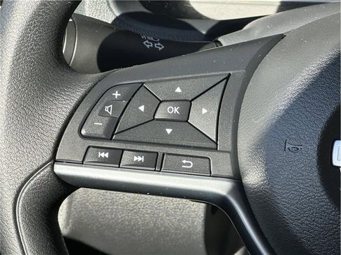 Used 2025 Nissan Leaf S image 18