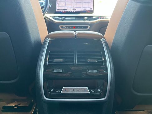 Used 2024 BMW X7 xDrive40i w/ M Sport Package AWD/4WD image 23