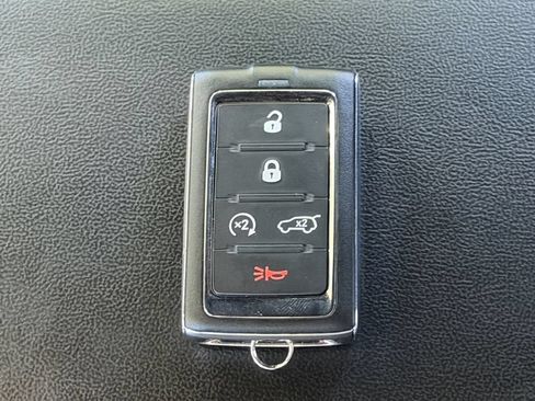 Used 2023 Jeep Grand Cherokee Altitude AWD/4WD image 31