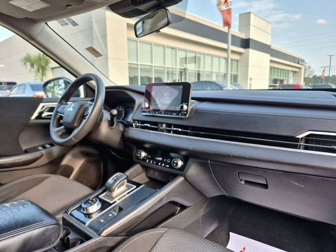 Used 2022 Mitsubishi Outlander ES FWD image 24