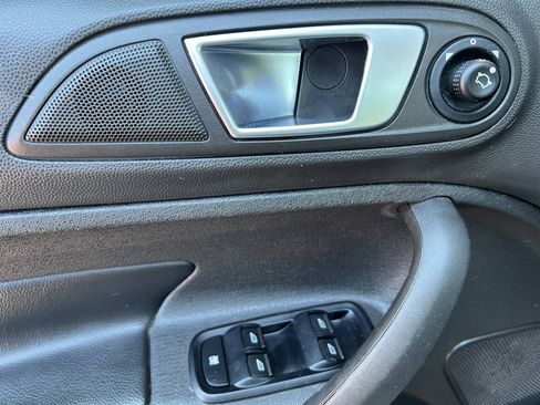 Used 2014 Ford Fiesta Titanium FWD image 22