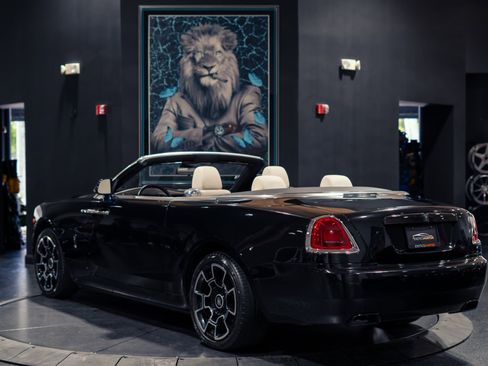 Used 2018 Rolls-Royce Dawn RWD image 23