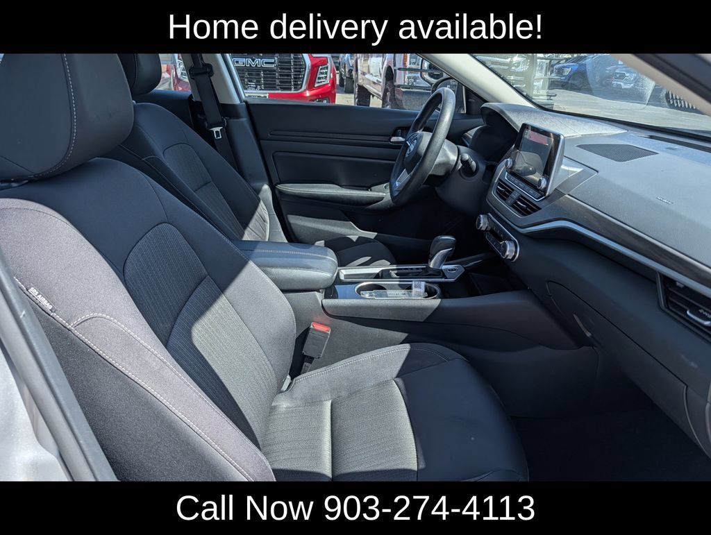 Used 2024 Nissan Altima 2.5 SV FWD image 31