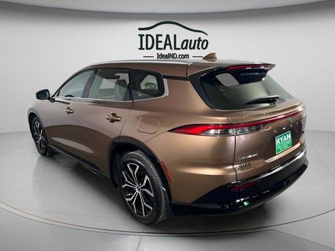 Used 2025 Toyota Crown Signia XLE image 9