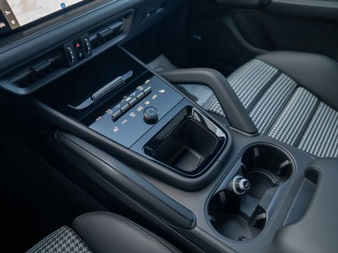 New 2026 Porsche Cayenne GTS image 21