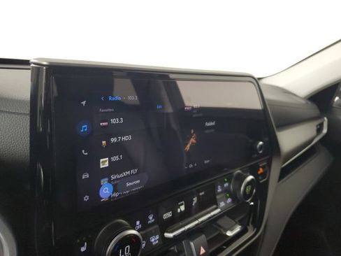 Used 2025 Toyota Highlander XLE image 28