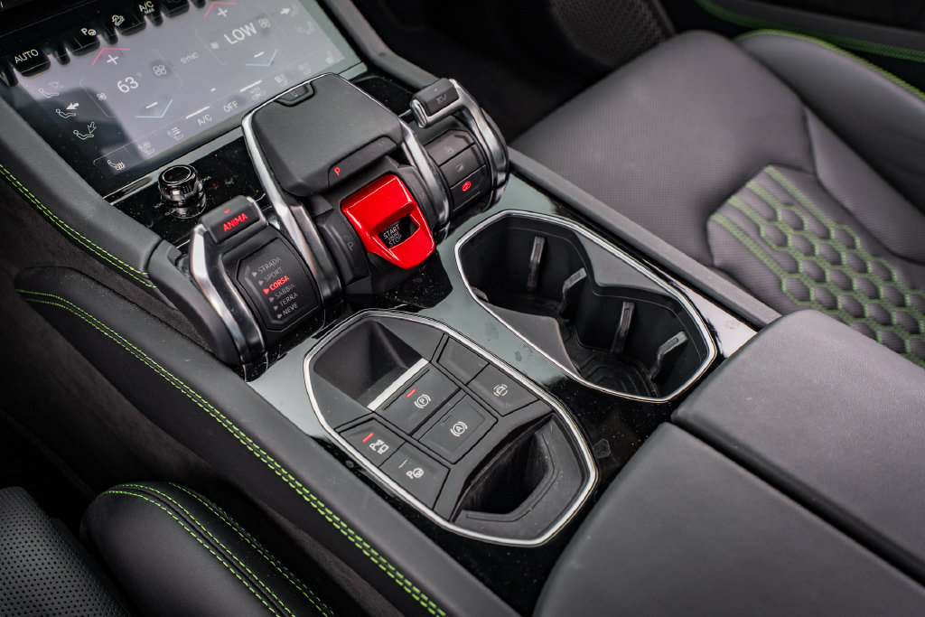 Used 2025 Lamborghini Urus SE AWD/4WD image 29