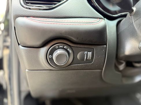 Used 2025 Dodge Durango GT AWD/4WD image 21