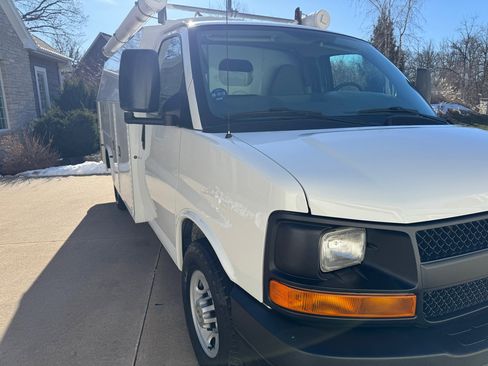 Used 2011 Chevrolet Express 3500 image 33
