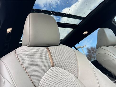 Used 2024 Toyota Grand Highlander AWD Hybrid image 17