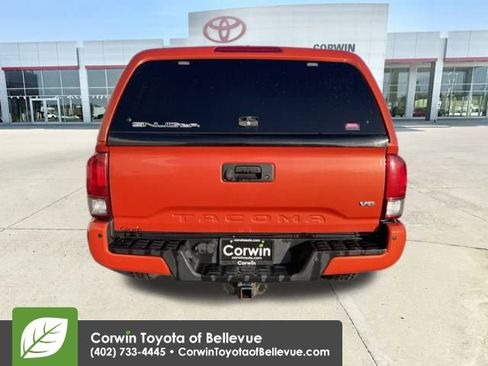 Used 2017 Toyota Tacoma TRD Off-Road image 4