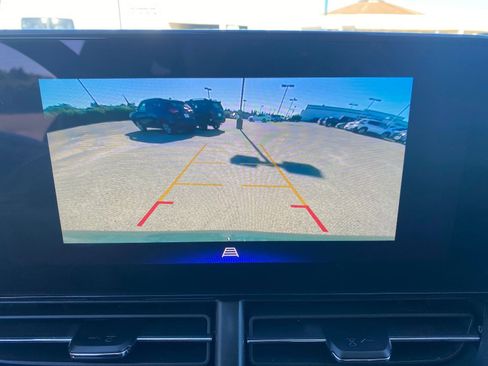 Used 2025 Chevrolet Trax LT image 23